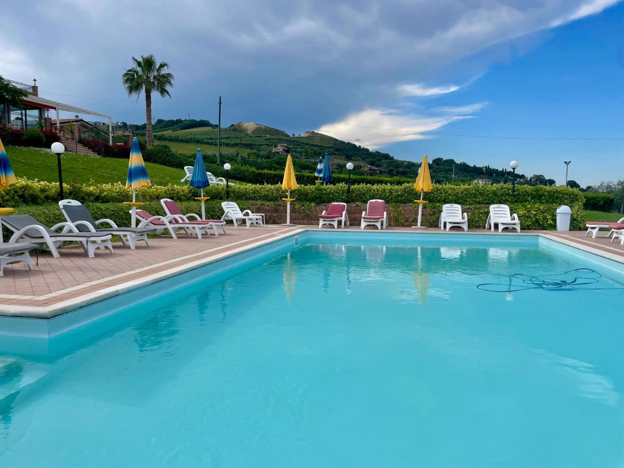 Vigneto - Italian Restaurant & B&B Villa Rosa Di Martinsicuro Ngoại thất bức ảnh