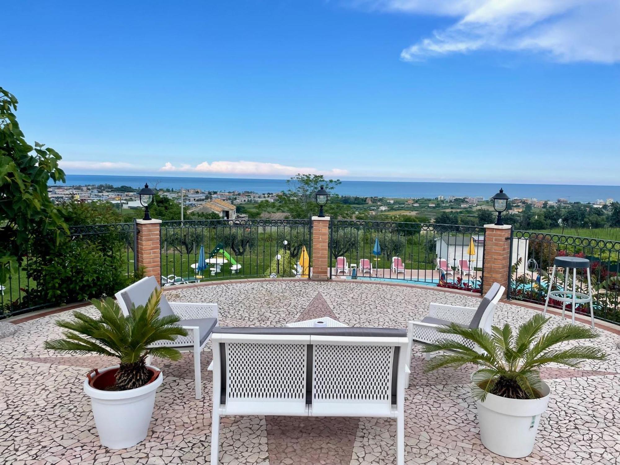 Vigneto - Italian Restaurant & B&B Villa Rosa Di Martinsicuro Ngoại thất bức ảnh